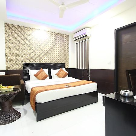 Hotel Hill Palace -Near Karol Bagh Metro Station Δελχί Εξωτερικό φωτογραφία
