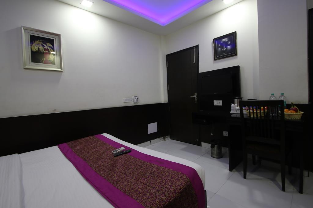 Hotel Hill Palace -Near Karol Bagh Metro Station Δελχί Εξωτερικό φωτογραφία
