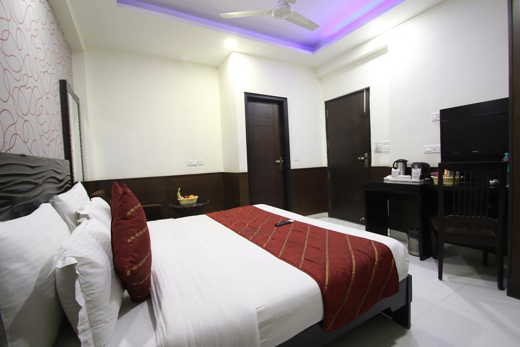 Hotel Hill Palace -Near Karol Bagh Metro Station Δελχί Εξωτερικό φωτογραφία