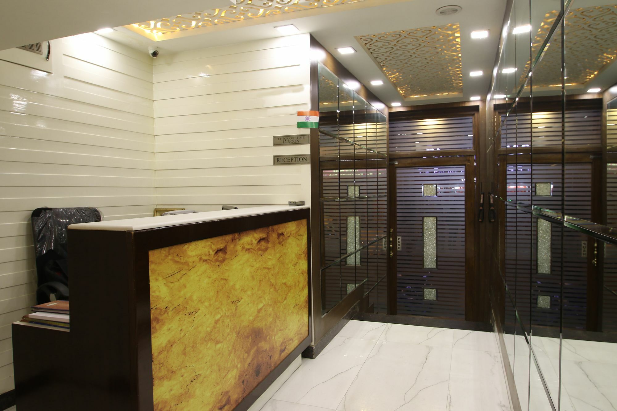Hotel Hill Palace -Near Karol Bagh Metro Station Δελχί Εξωτερικό φωτογραφία